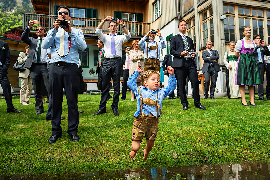 Junebug-weddings-honorable-mention-2013-Samo-Rovan-hilarious-photos